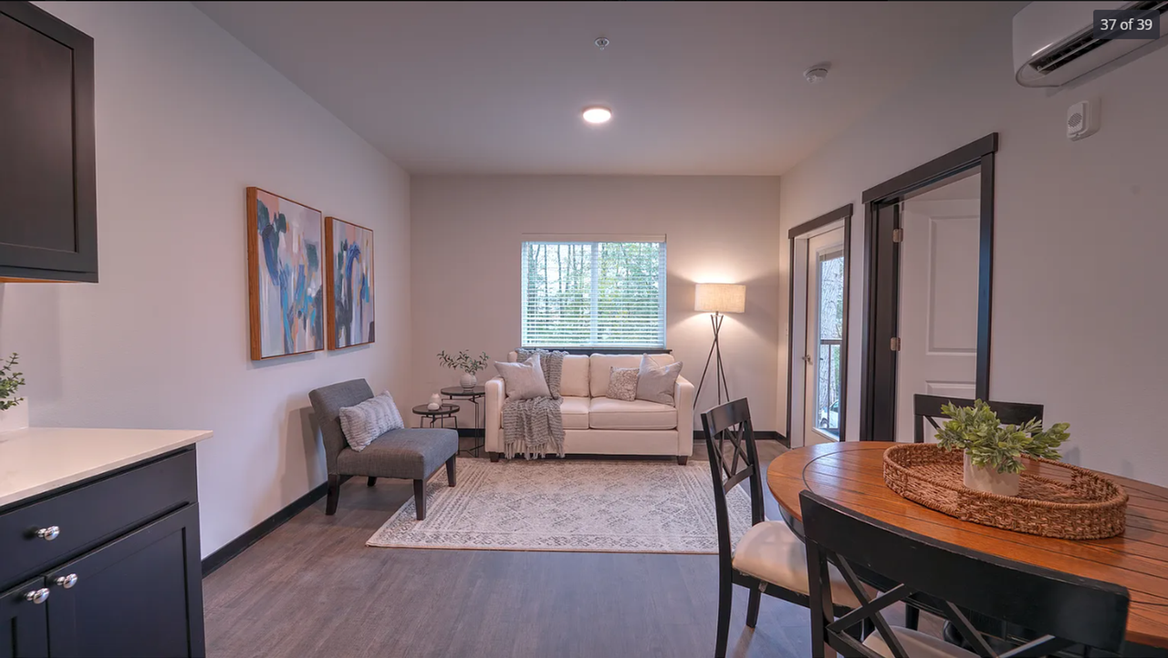 Hub City Apartments - Photo 4 of 9