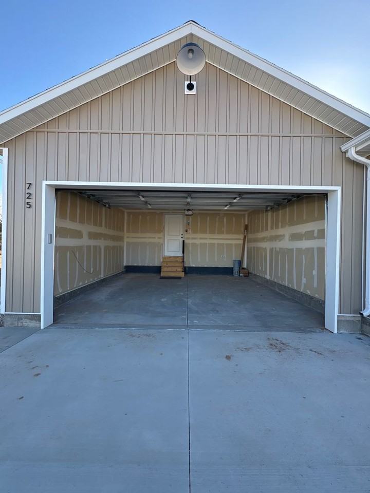 725 W 350 N - Photo 2 of 38