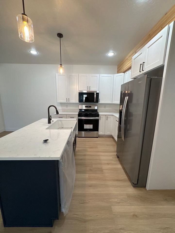 725 W 350 N - Photo 7 of 38