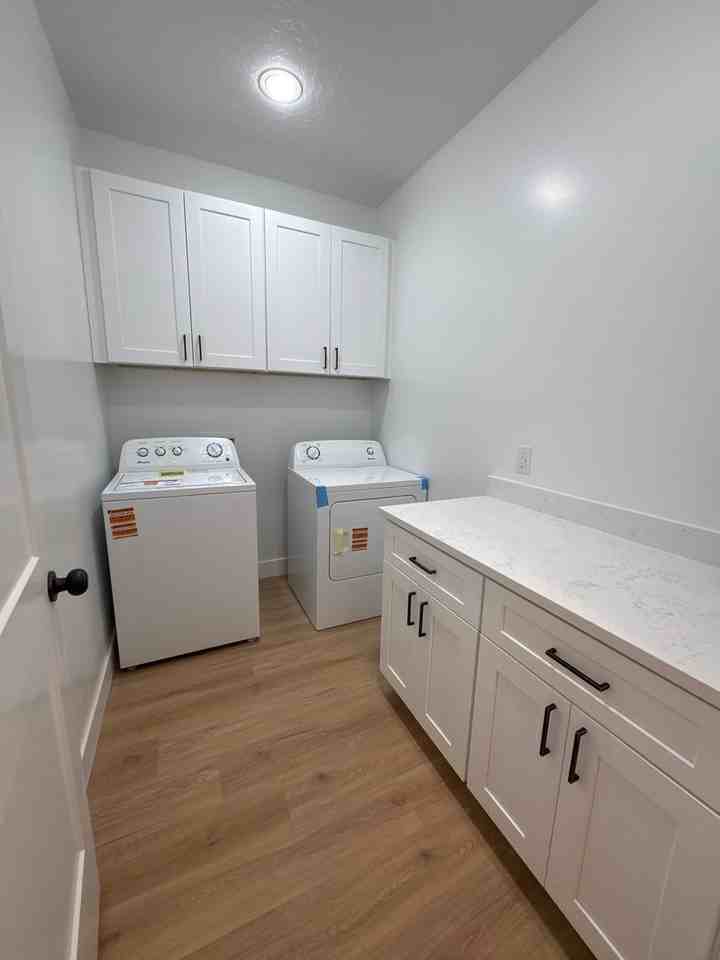 729 W 350 N - Photo 4 of 38