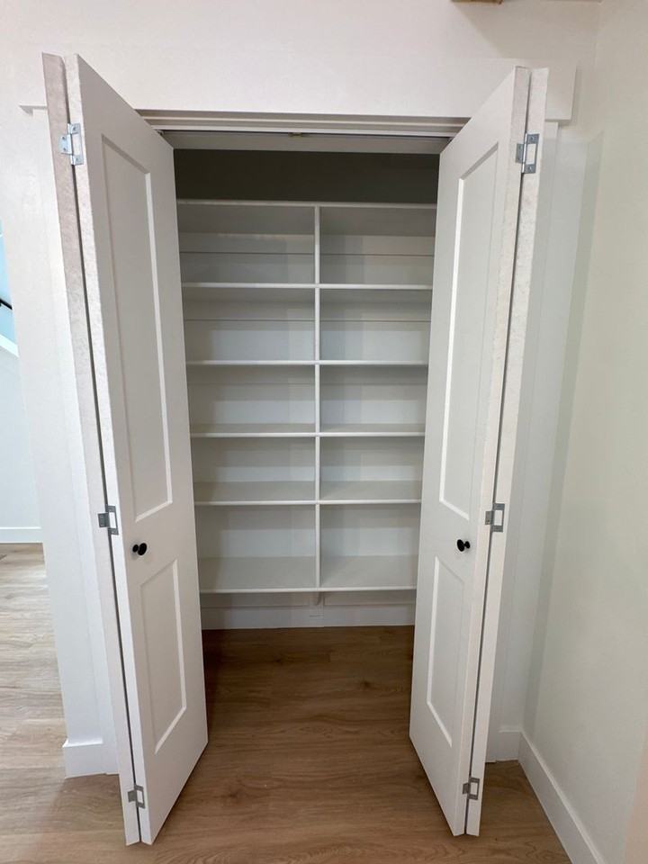 729 W 350 N - Photo 7 of 38