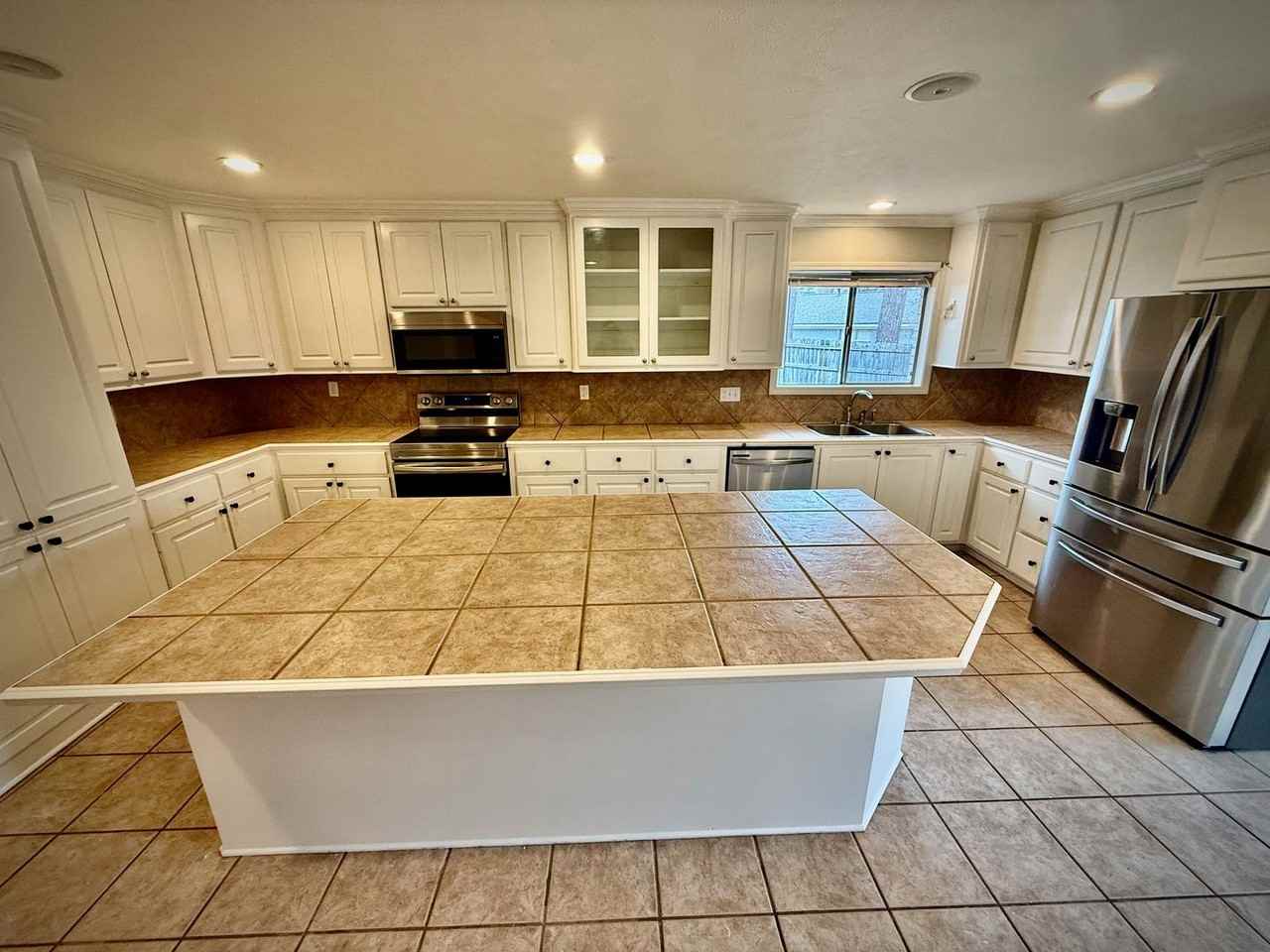 102 Bay Harbour Pl - Photo 5 of 22