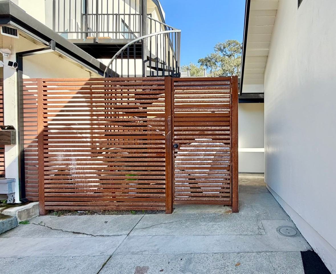 1047 Clark St - Photo 4 of 15