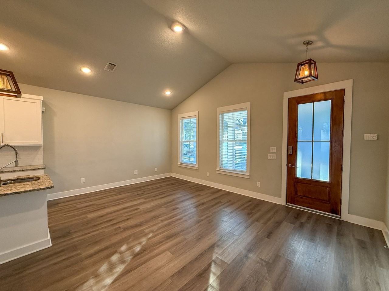 1006 N D St - Photo 2 of 18