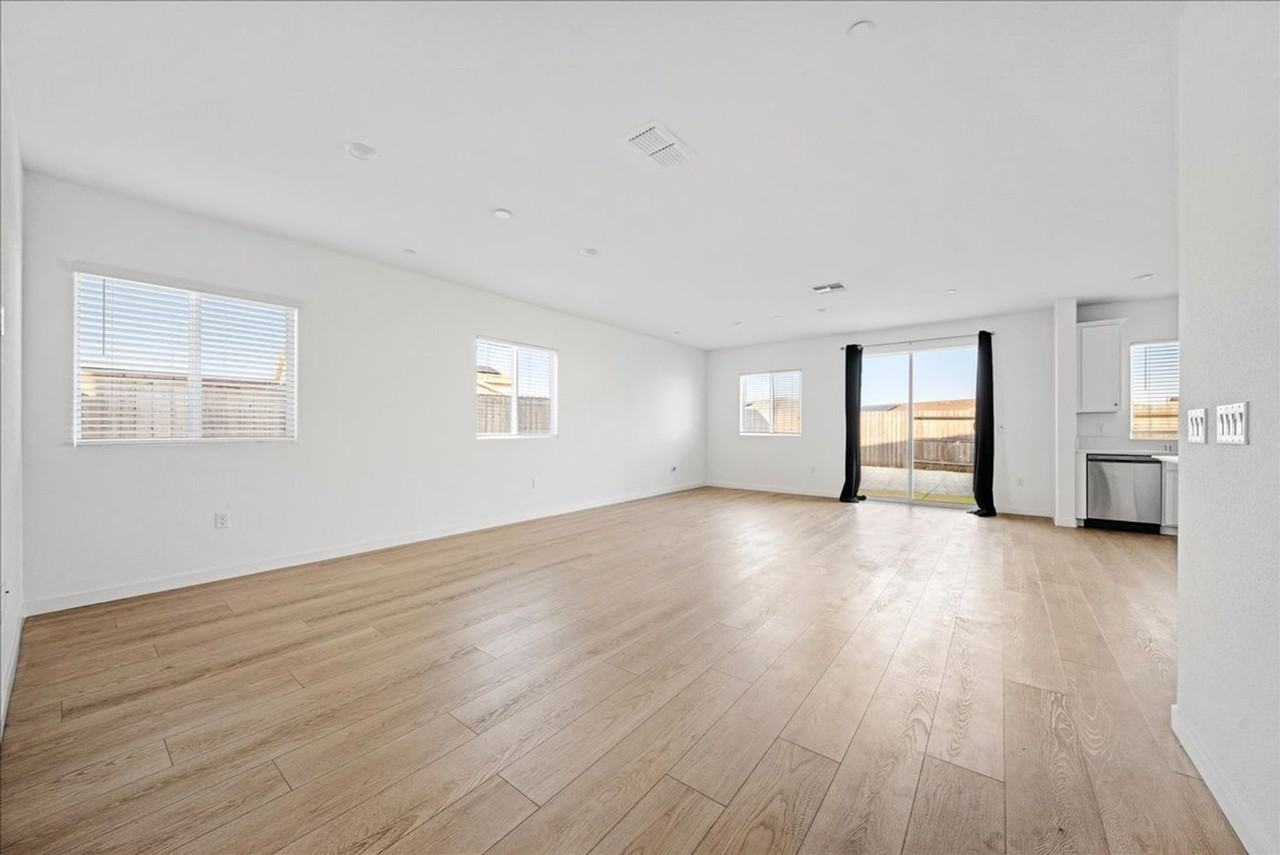 12639 Patagonian Wy - Photo 4 of 39