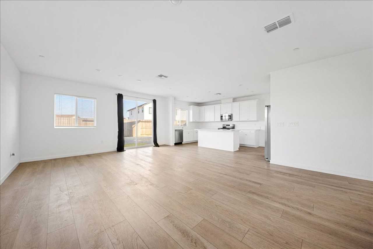 12639 Patagonian Wy - Photo 5 of 39