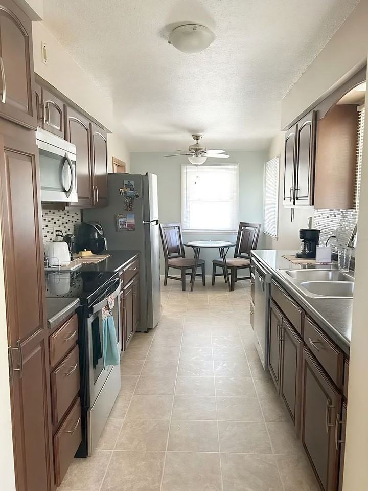 2725 64th St - Photo 4 of 17