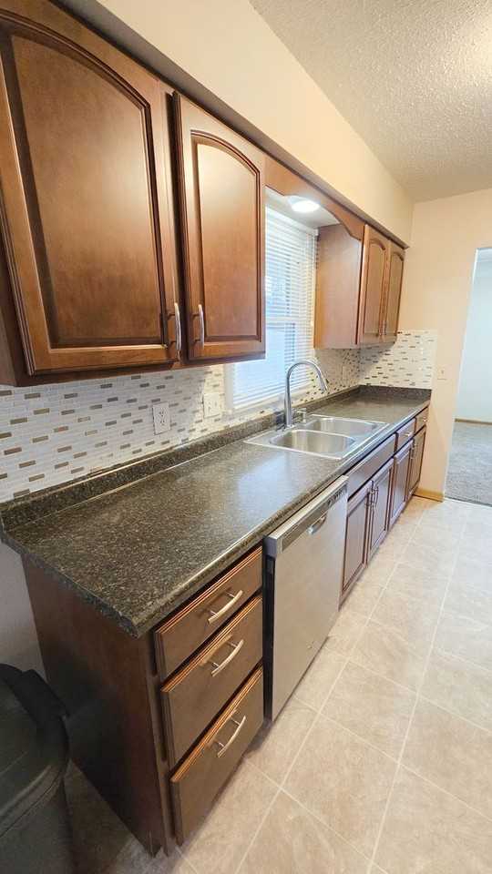 2725 64th St - Photo 5 of 17