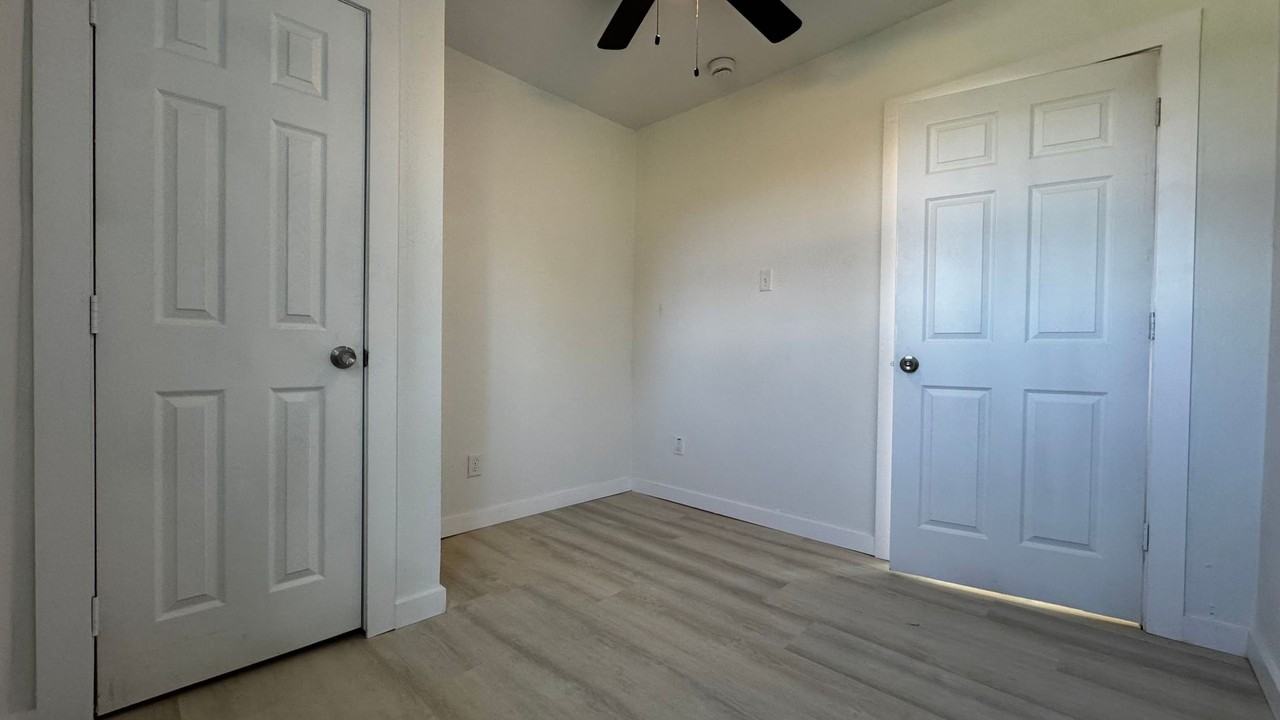 1513 10th St #1 - Photo 5 of 9