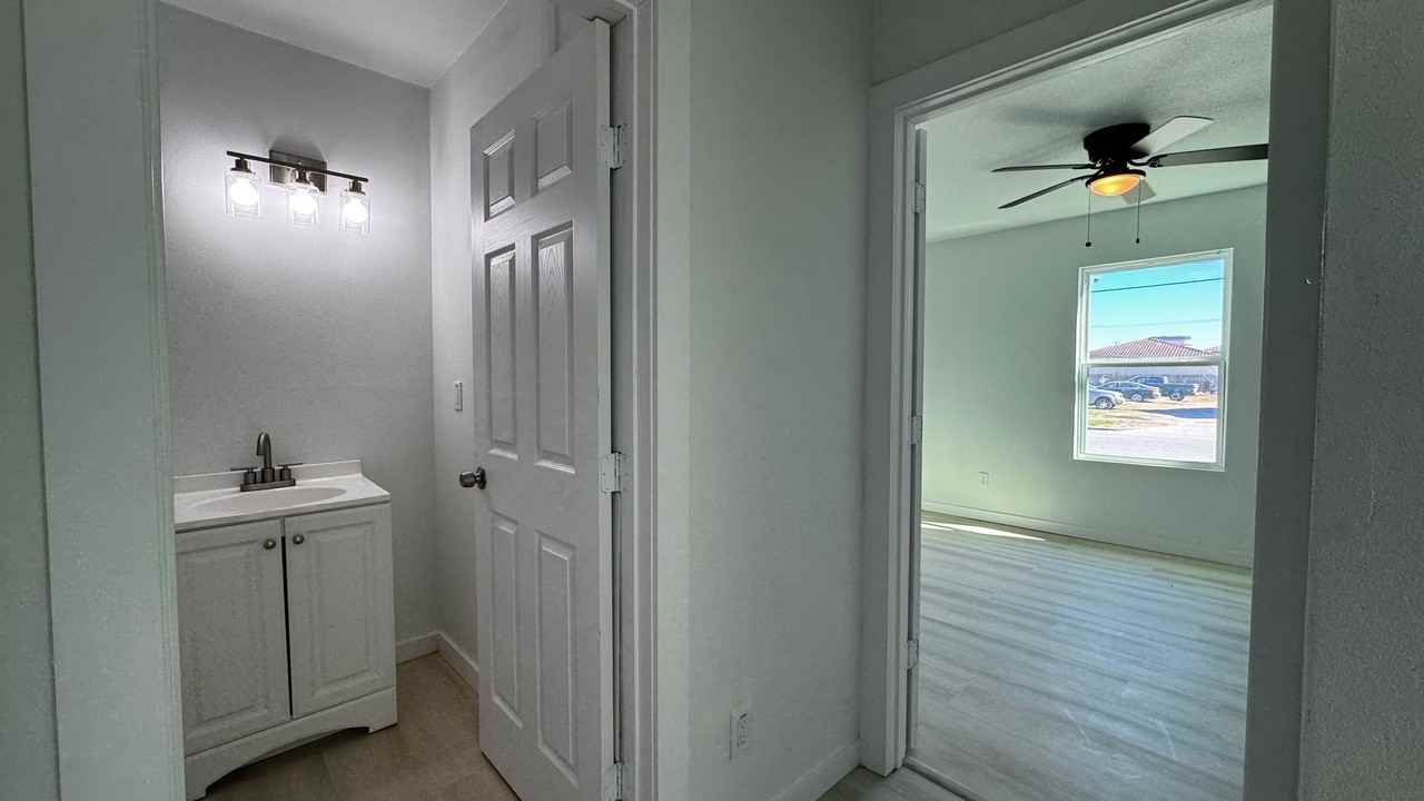 1513 10th St #1 - Photo 6 of 9