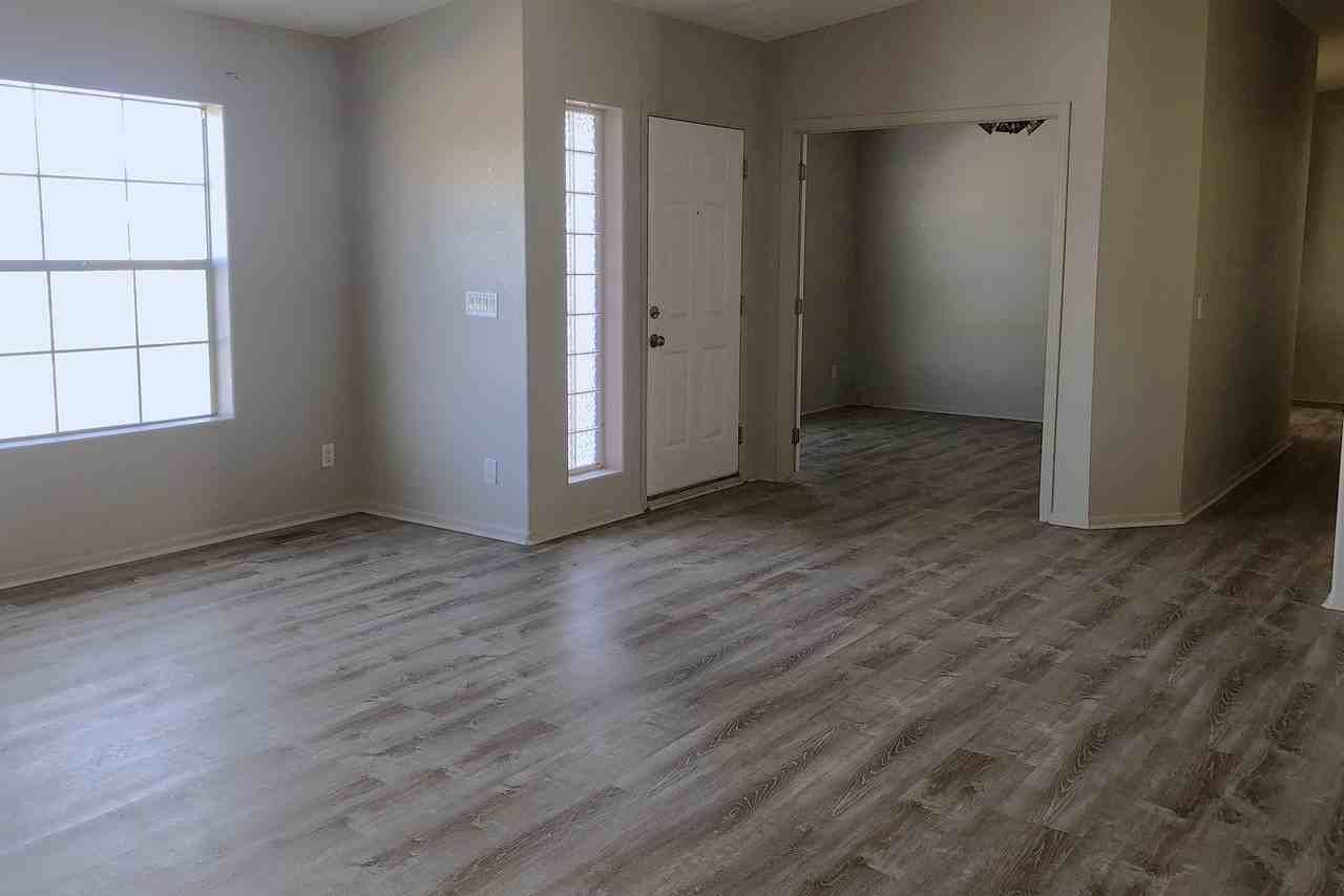 2480 E Leroy Ave - Photo 2 of 21