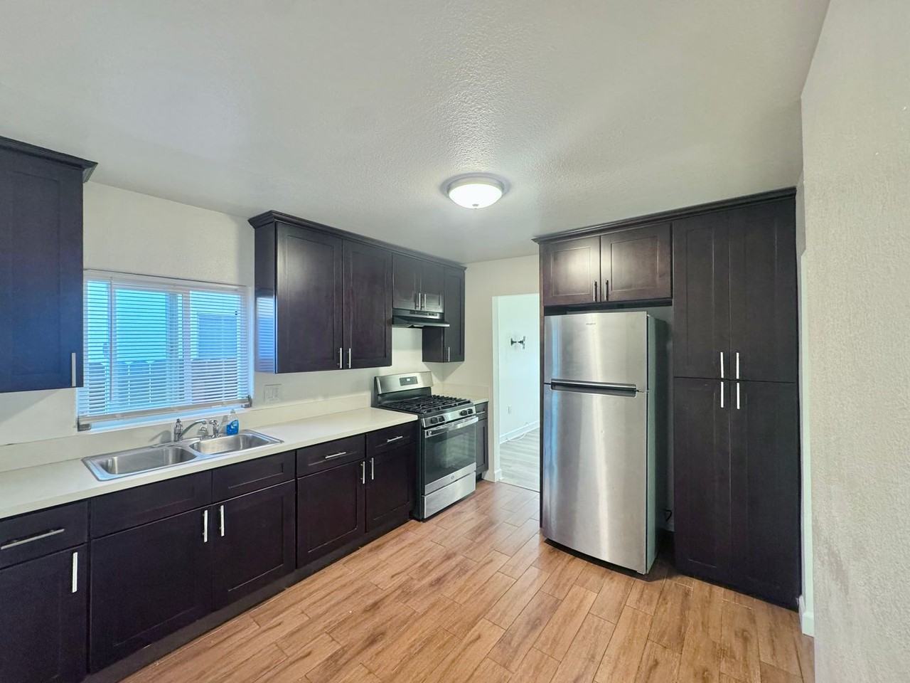 11810 Avalon Blvd - Photo 2 of 17