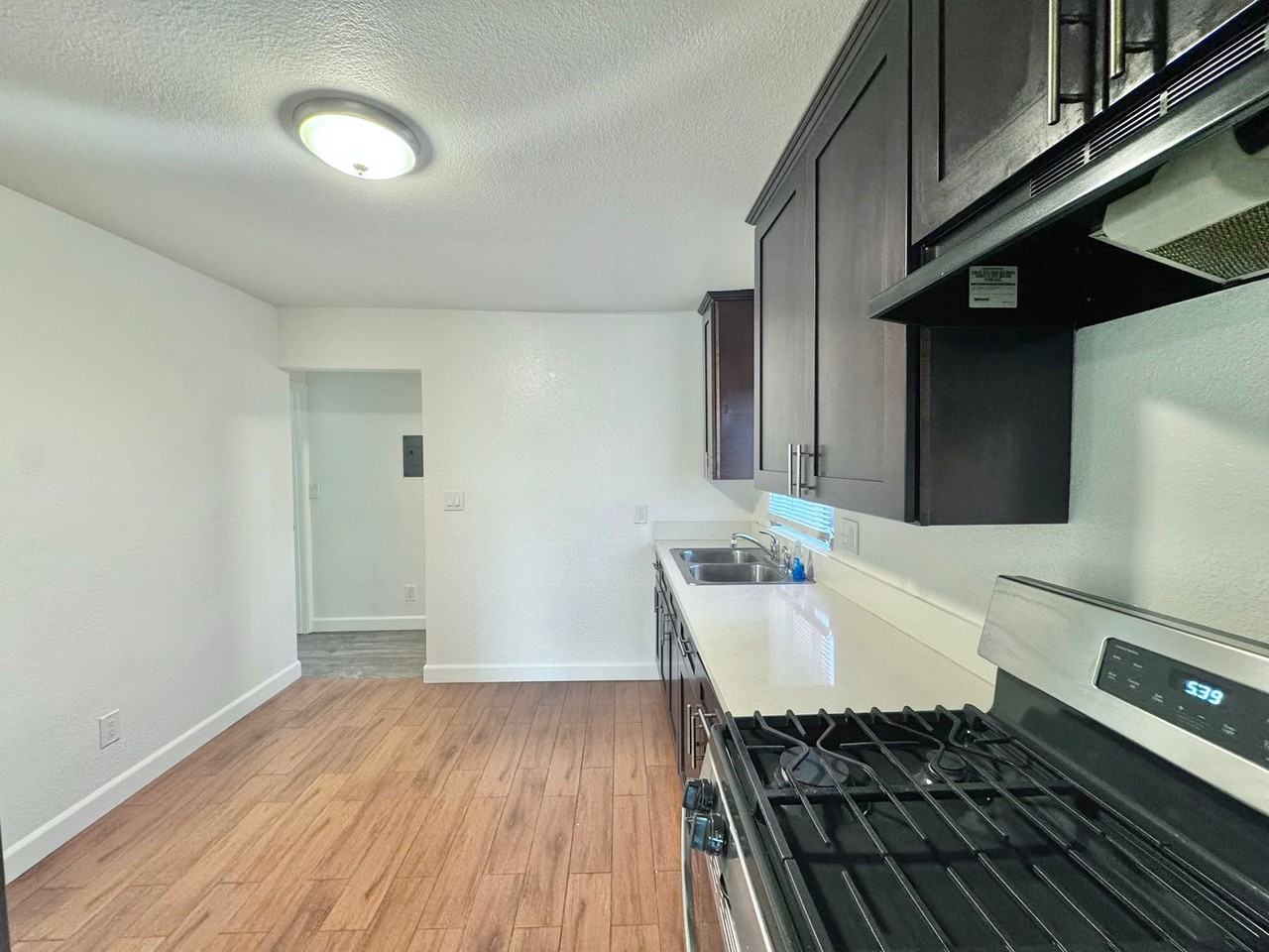 11810 Avalon Blvd - Photo 4 of 17