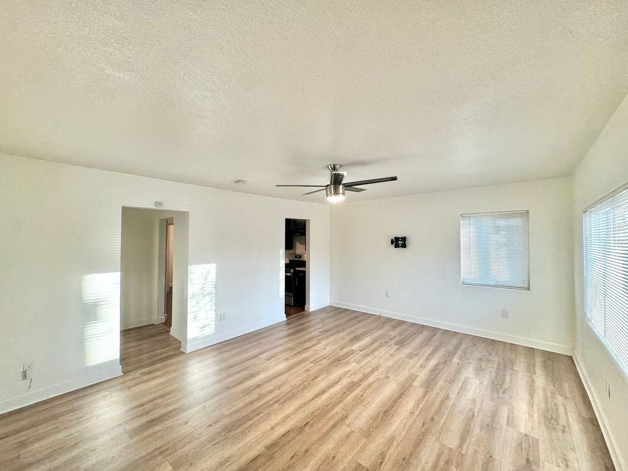 11810 Avalon Blvd - Photo 5 of 17