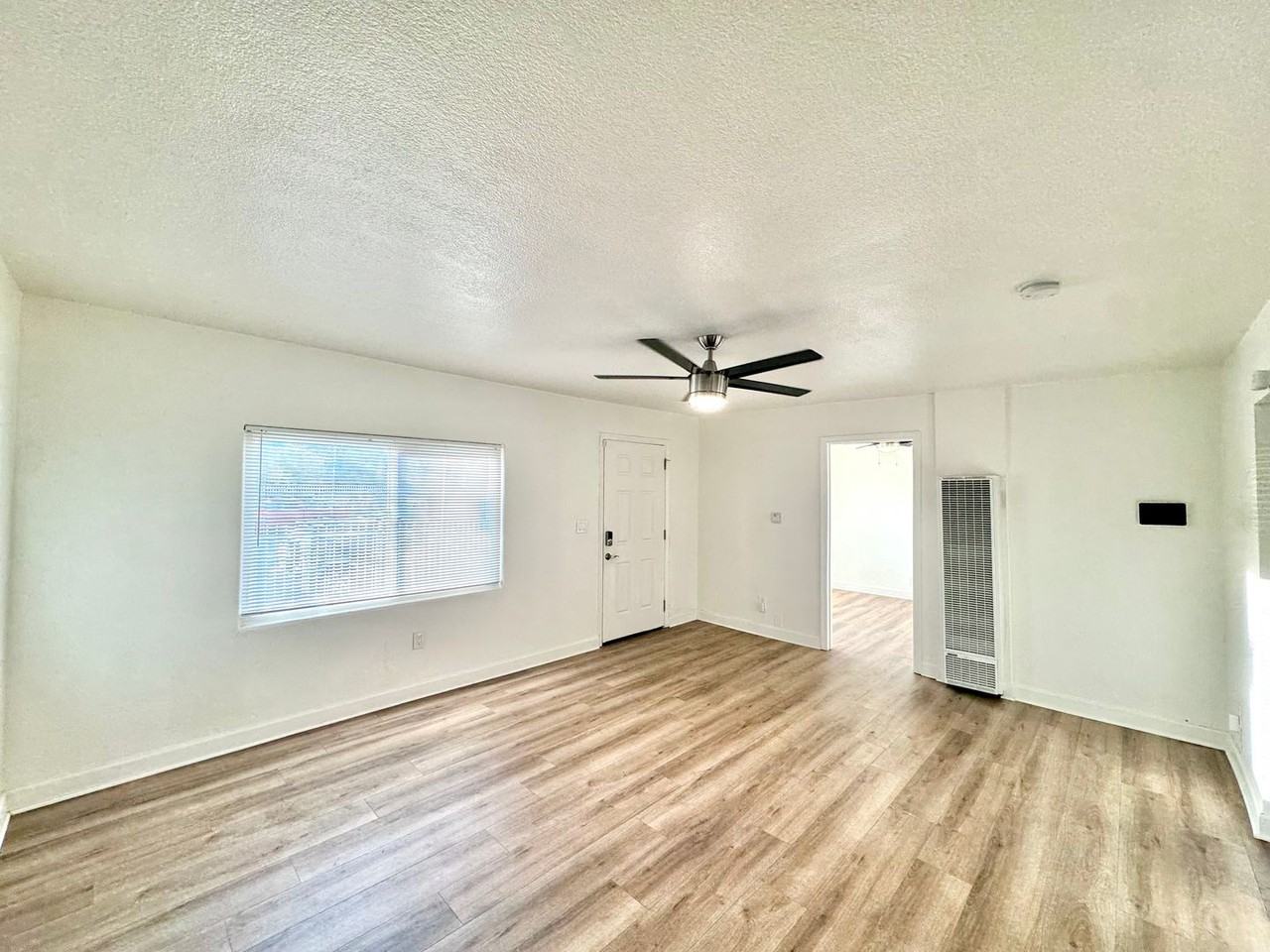 11810 Avalon Blvd - Photo 6 of 17