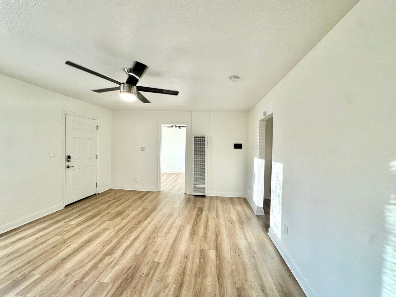 11810 Avalon Blvd - Photo 7 of 17