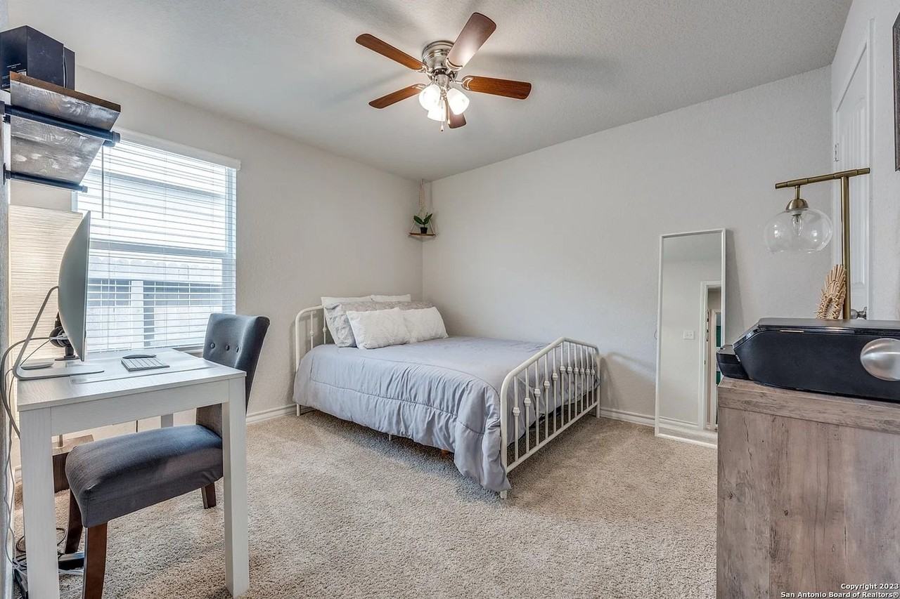 2915 Thackery Grv - Photo 7 of 12