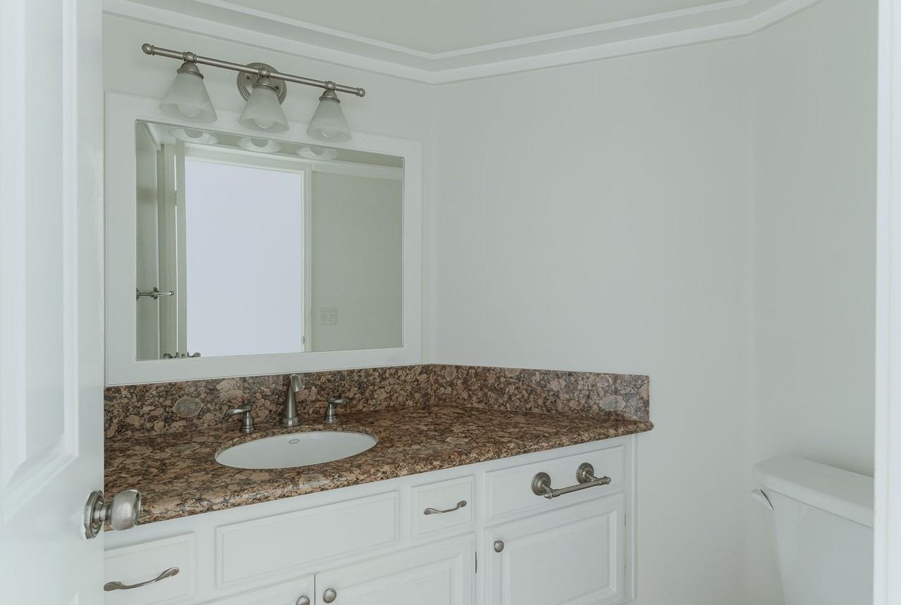 556 Arapaho St - Photo 5 of 30