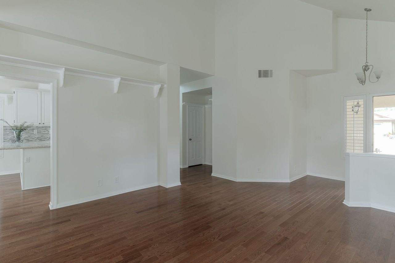 556 Arapaho St - Photo 6 of 30