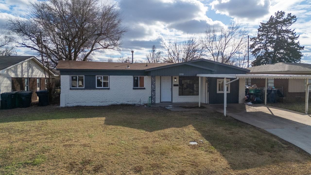 2208 Sw 61st Ter - Photo 3 of 18