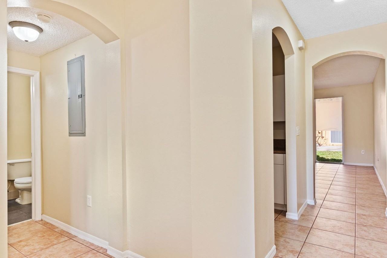 4215 Ne 22nd Dr - Photo 6 of 25