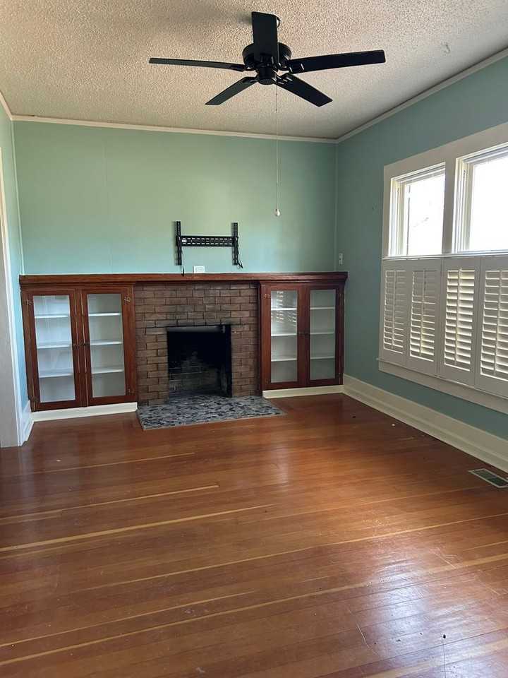 1810 Woodburn St - Photo 3 of 15