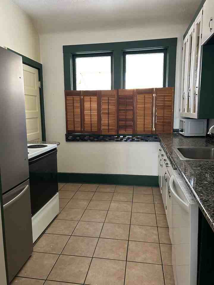 1810 Woodburn St - Photo 6 of 15