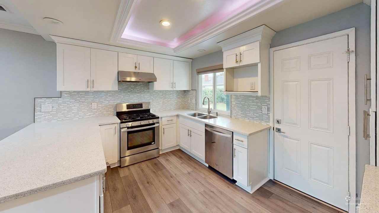 708 N Lassen Ave - Photo 3 of 21