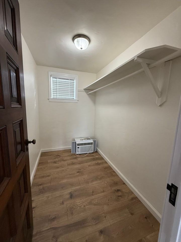 10608 S Zediker Ave - Photo 5 of 35