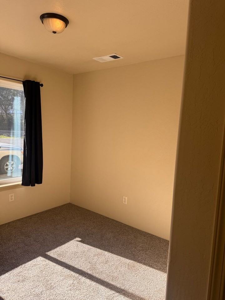 205 Madrone St - Photo 2 of 11