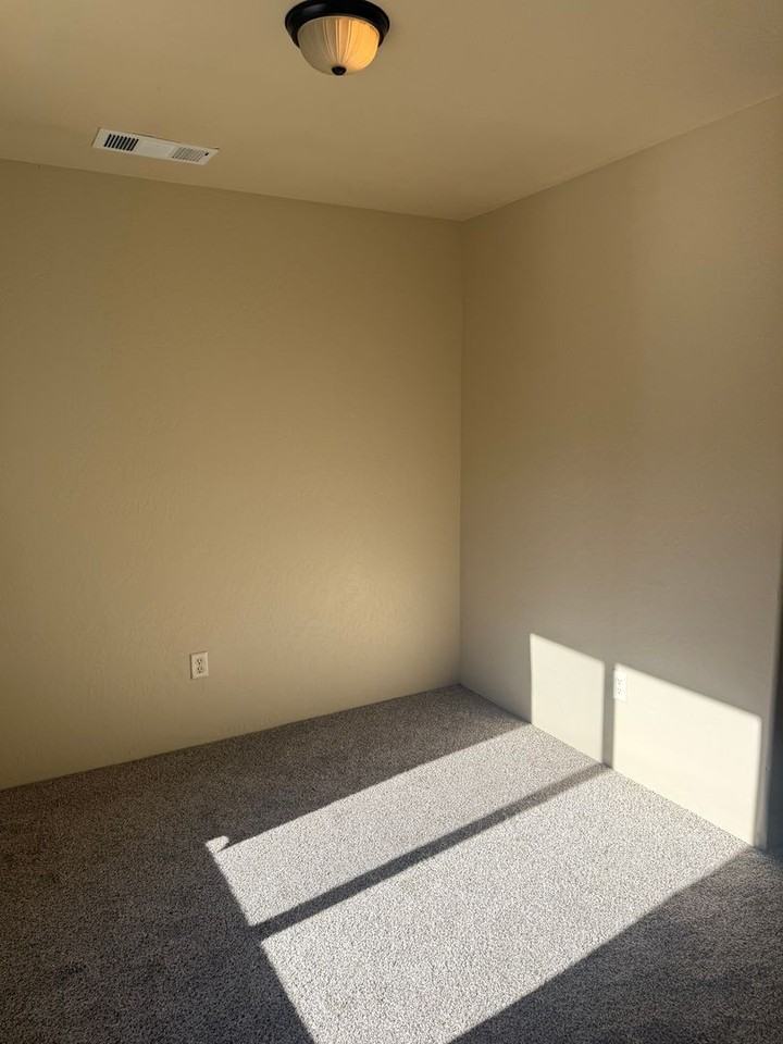 205 Madrone St - Photo 4 of 11