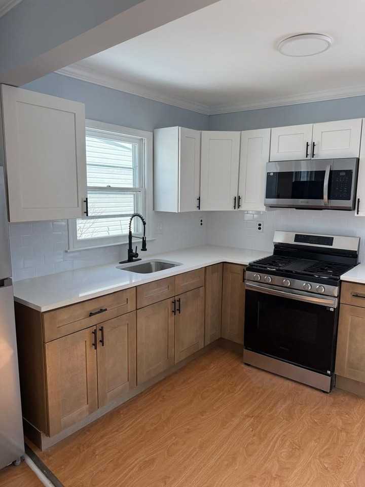 1629 Farragut Ave - Photo 3 of 8