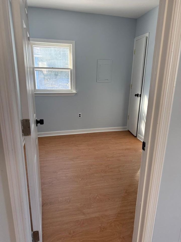 1629 Farragut Ave - Photo 4 of 8