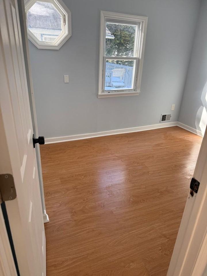 1629 Farragut Ave - Photo 5 of 8