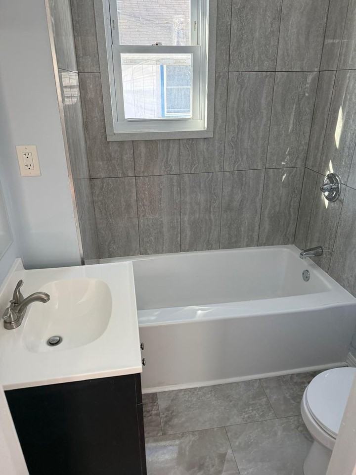 1629 Farragut Ave - Photo 7 of 8