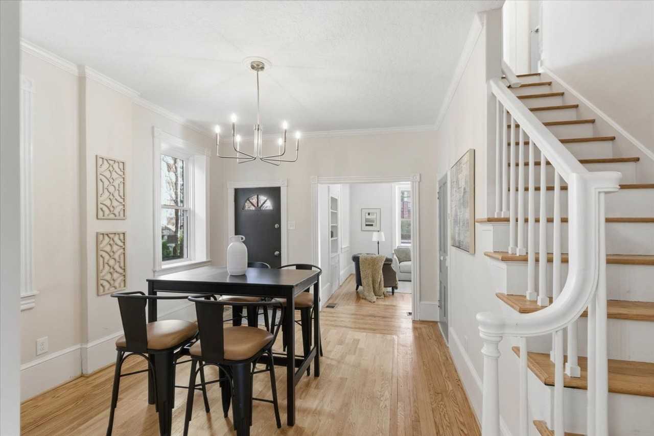 305 W Broadway - Photo 3 of 50