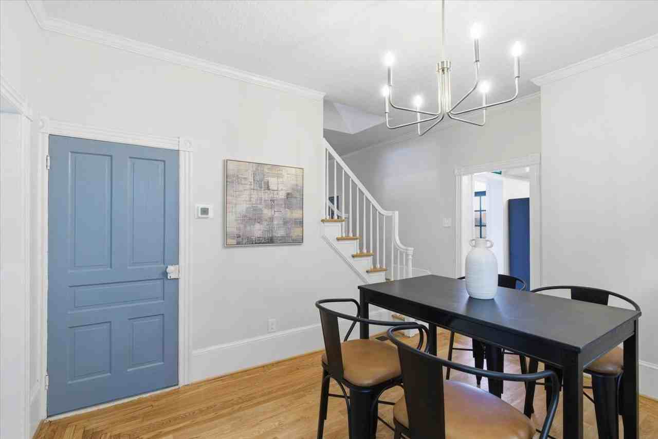 305 W Broadway - Photo 4 of 50