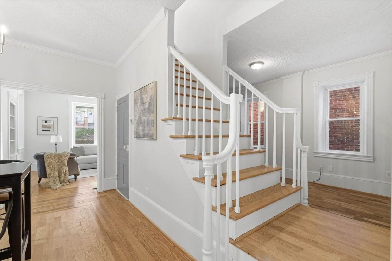 305 W Broadway - Photo 5 of 50