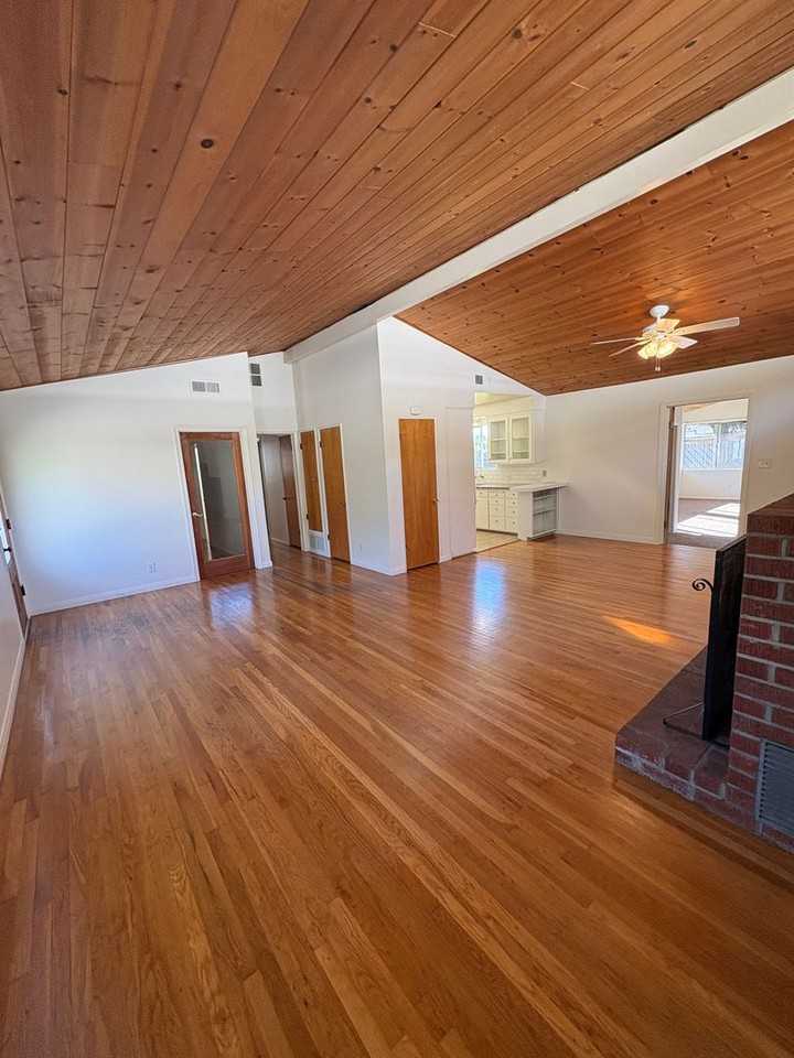 217 Gridley Rd - Photo 4 of 30