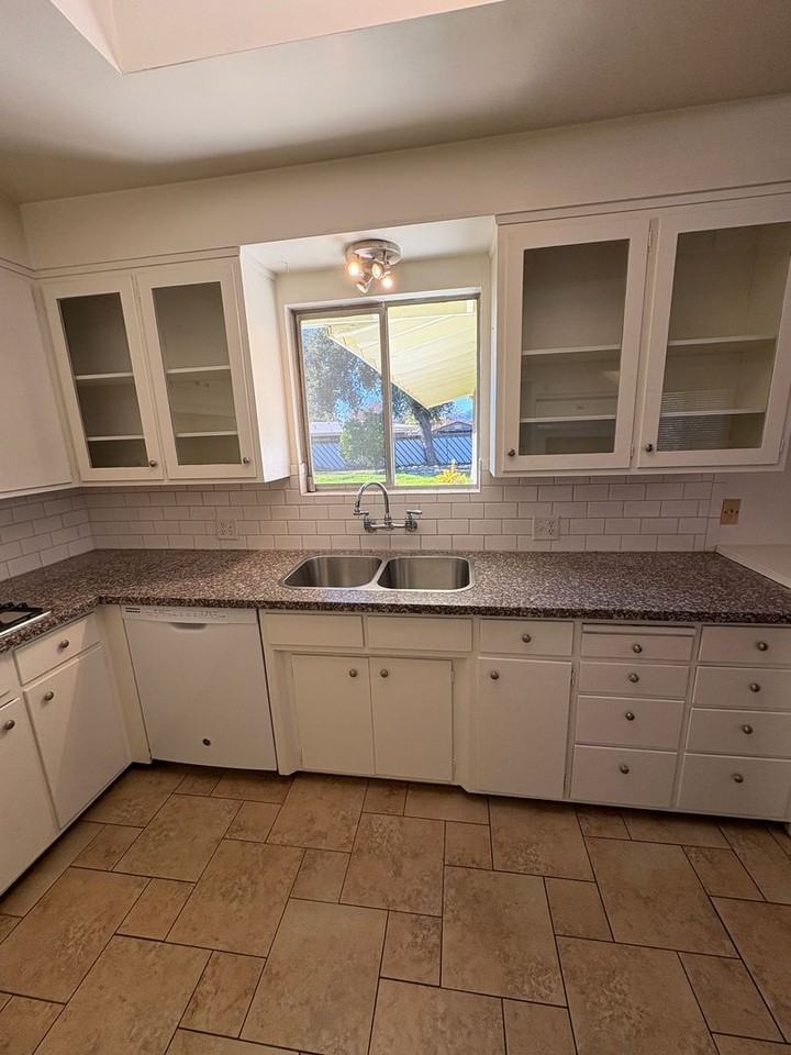 217 Gridley Rd - Photo 6 of 30