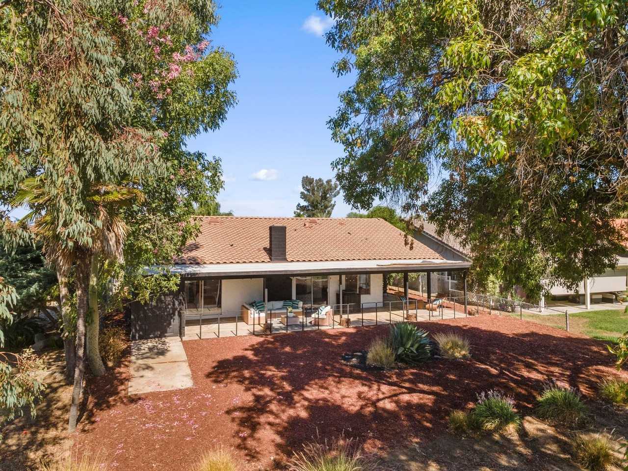 23235 Canyon Lake Dr S - Photo 7 of 50