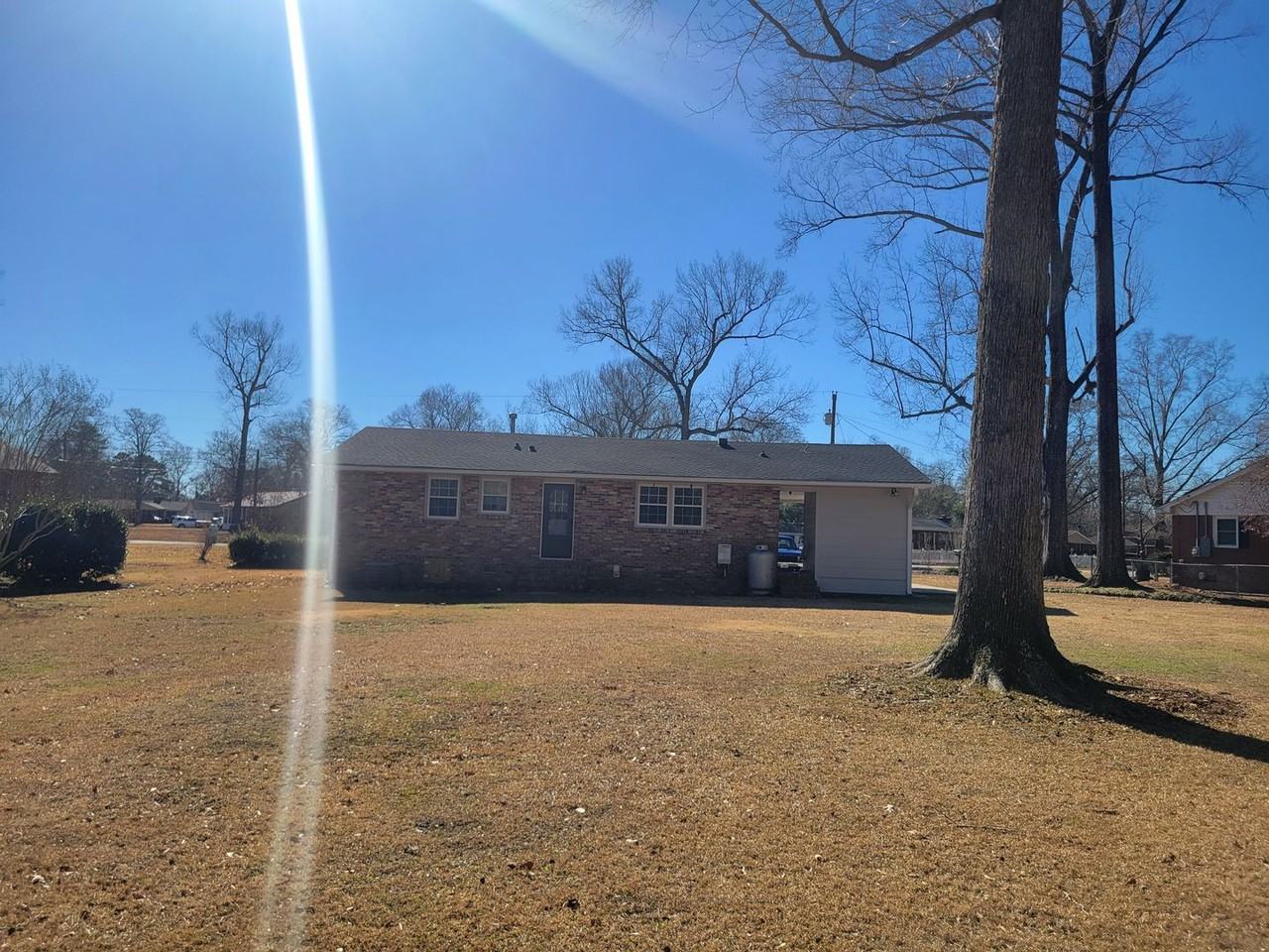 211 Mcarthur Dr - Photo 2 of 5
