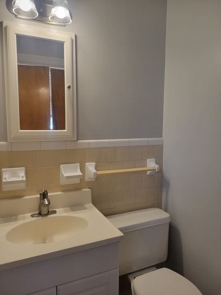 211 Mcarthur Dr - Photo 3 of 5