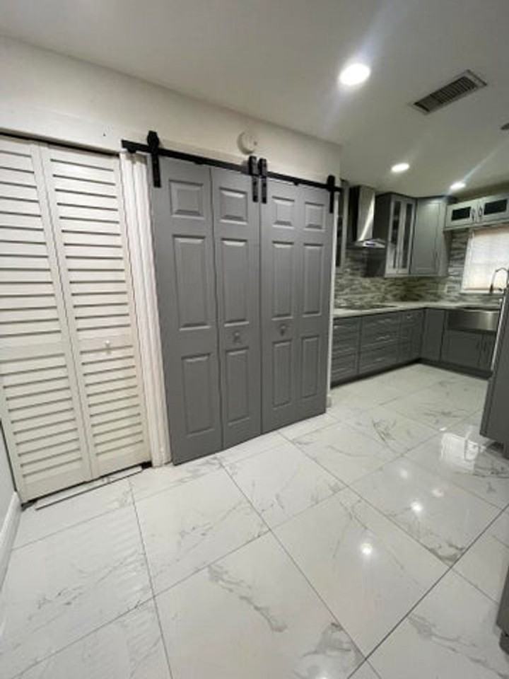 3011 Nw 48th Ave - Photo 4 of 20