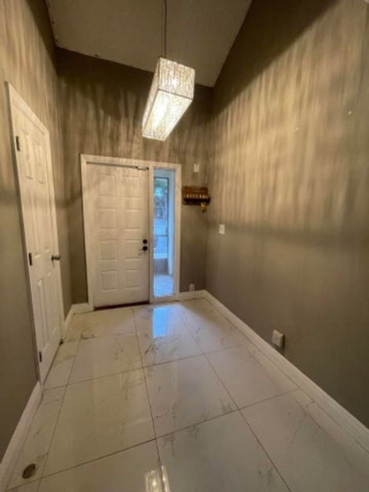 3011 Nw 48th Ave - Photo 5 of 20