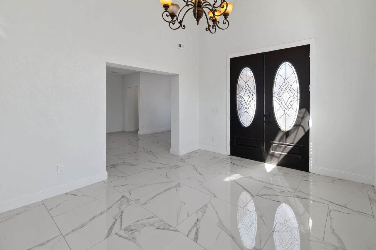 4014 Heatherington Rd - Photo 5 of 28