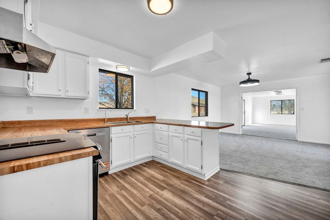 430 Calle De La Plata - Photo 3 of 50