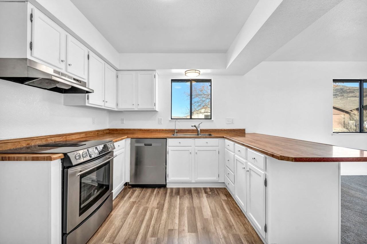 430 Calle De La Plata - Photo 4 of 50