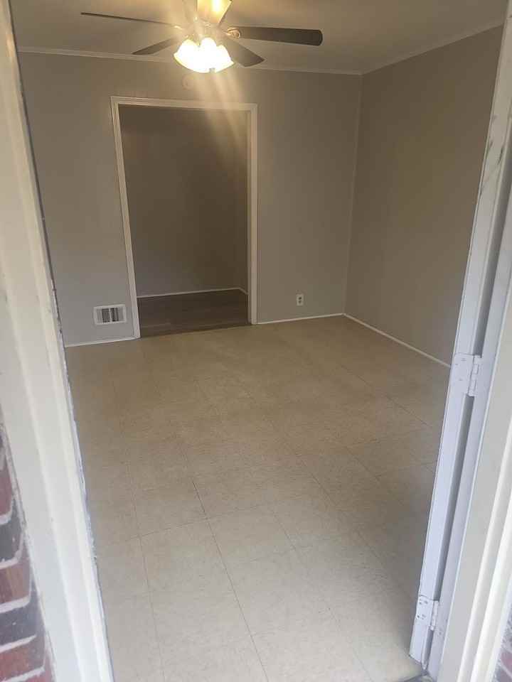 3628 Live Oak St Apt C - Photo 3 of 12