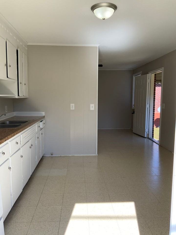 3628 Live Oak St Apt C - Photo 7 of 12